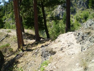 Crossing a narrow ridge over a deep ravine, Pincushion Mtn 2011-08.